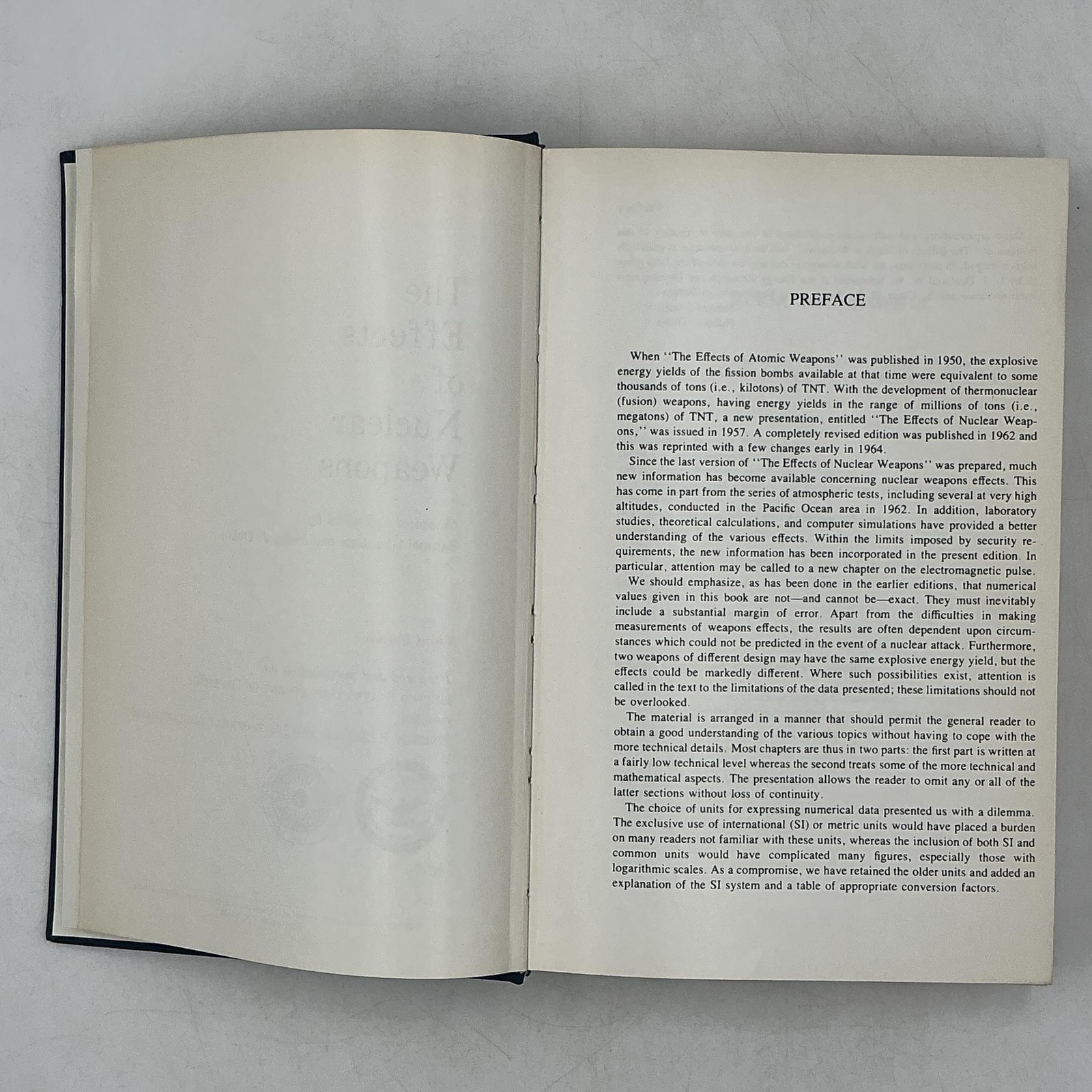 THE EFFECTS OF NUCLEAR WEAPONS Glasstone Dolan HC 1977+ Bomb Effects Computer M7