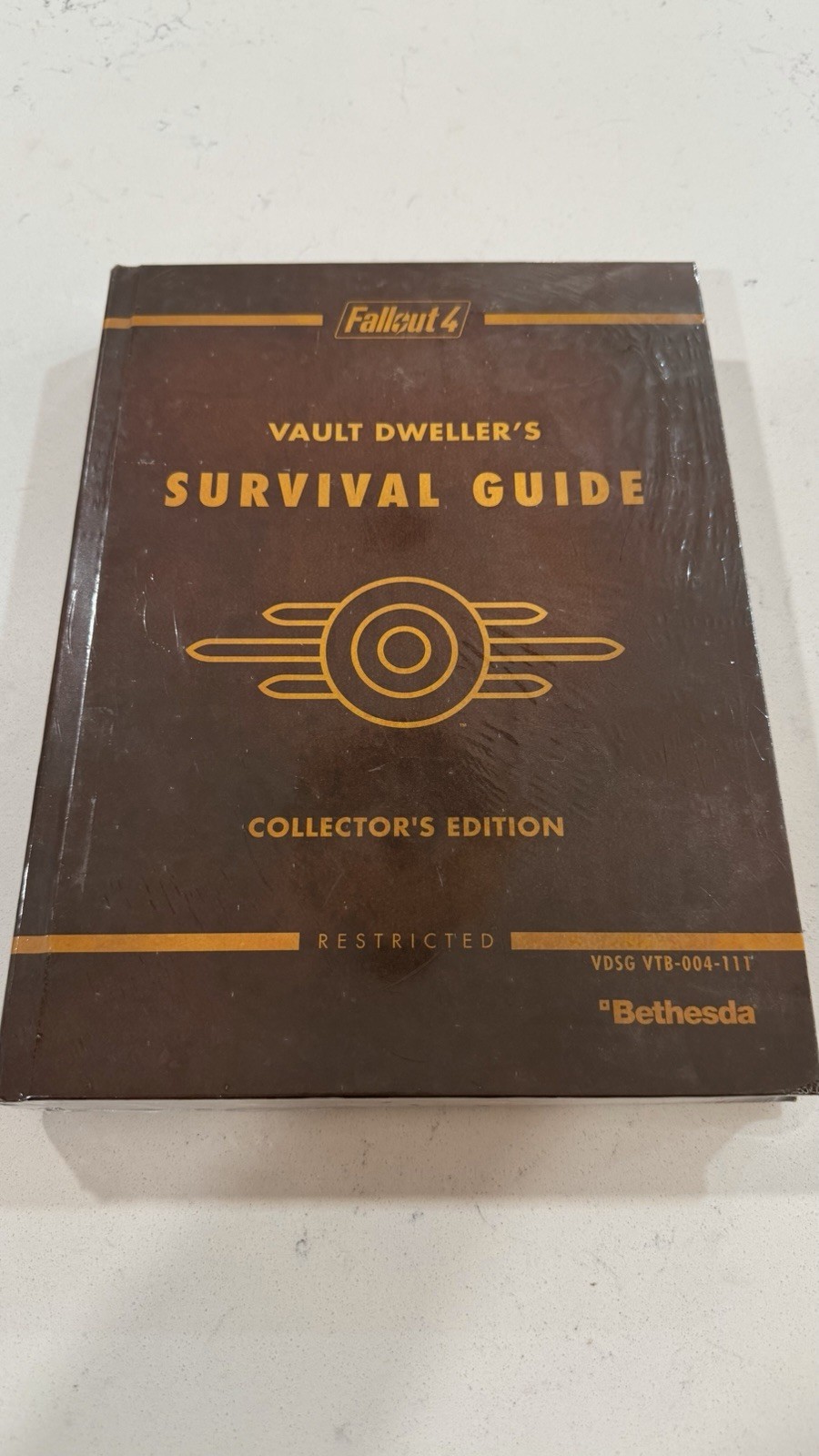 New Sealed 2015 Fallout 4 Vault Dweller’s Survival Guide Collector’s Edition New