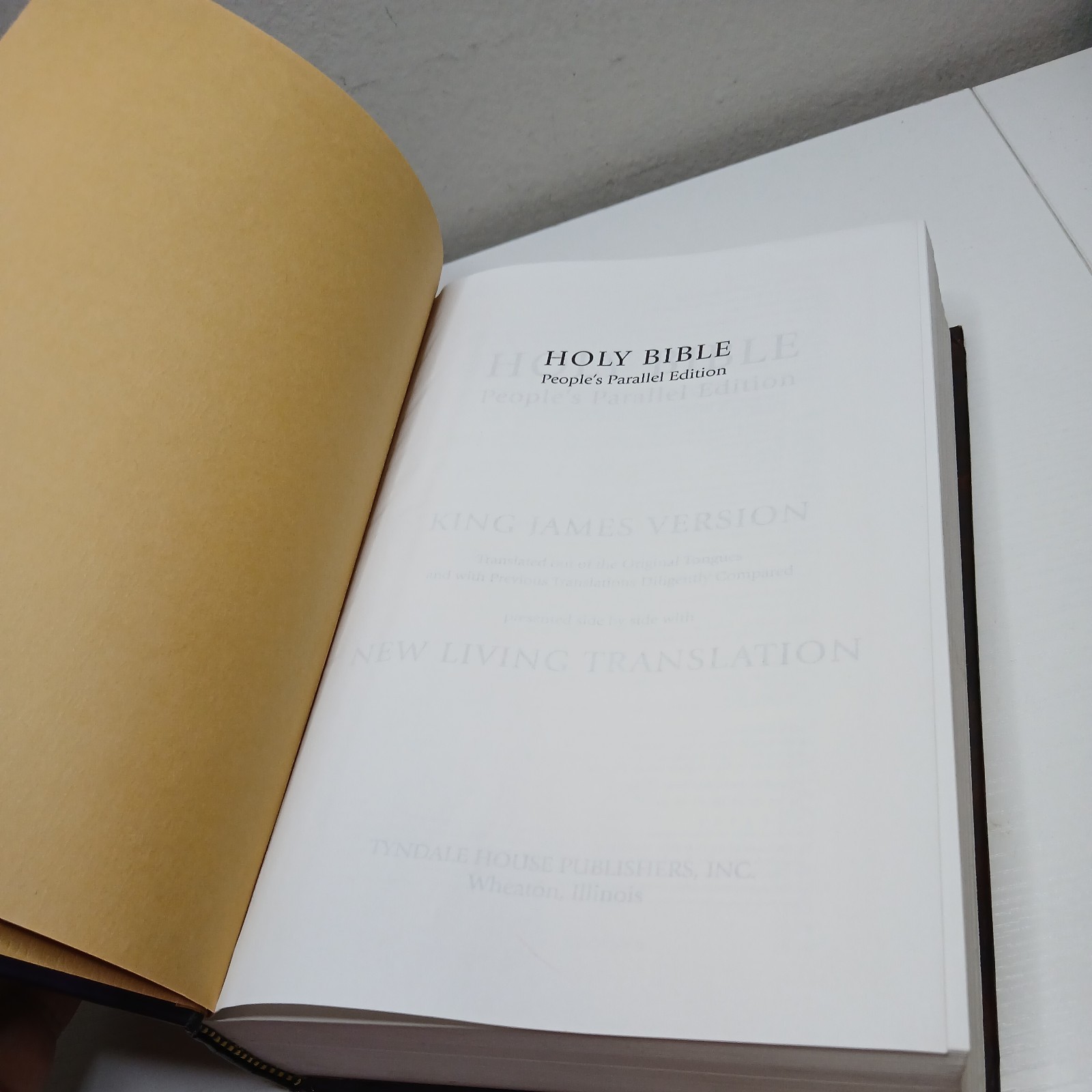 Holy Bible: People’s Parallel Edition King James Version/New Living Translation