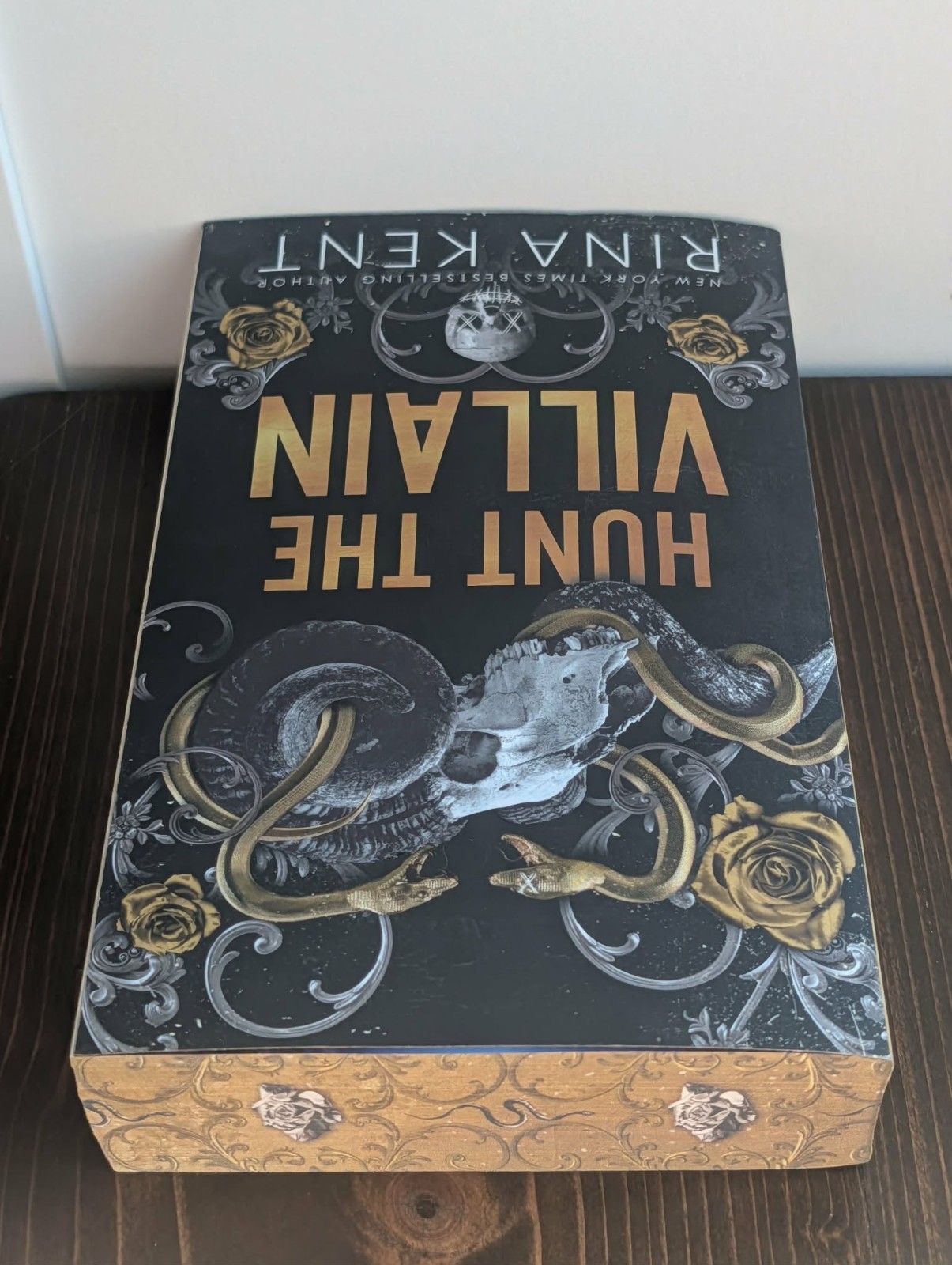 Hunt the Villain (Deluxe Edition) by Rina Kent Paperback
