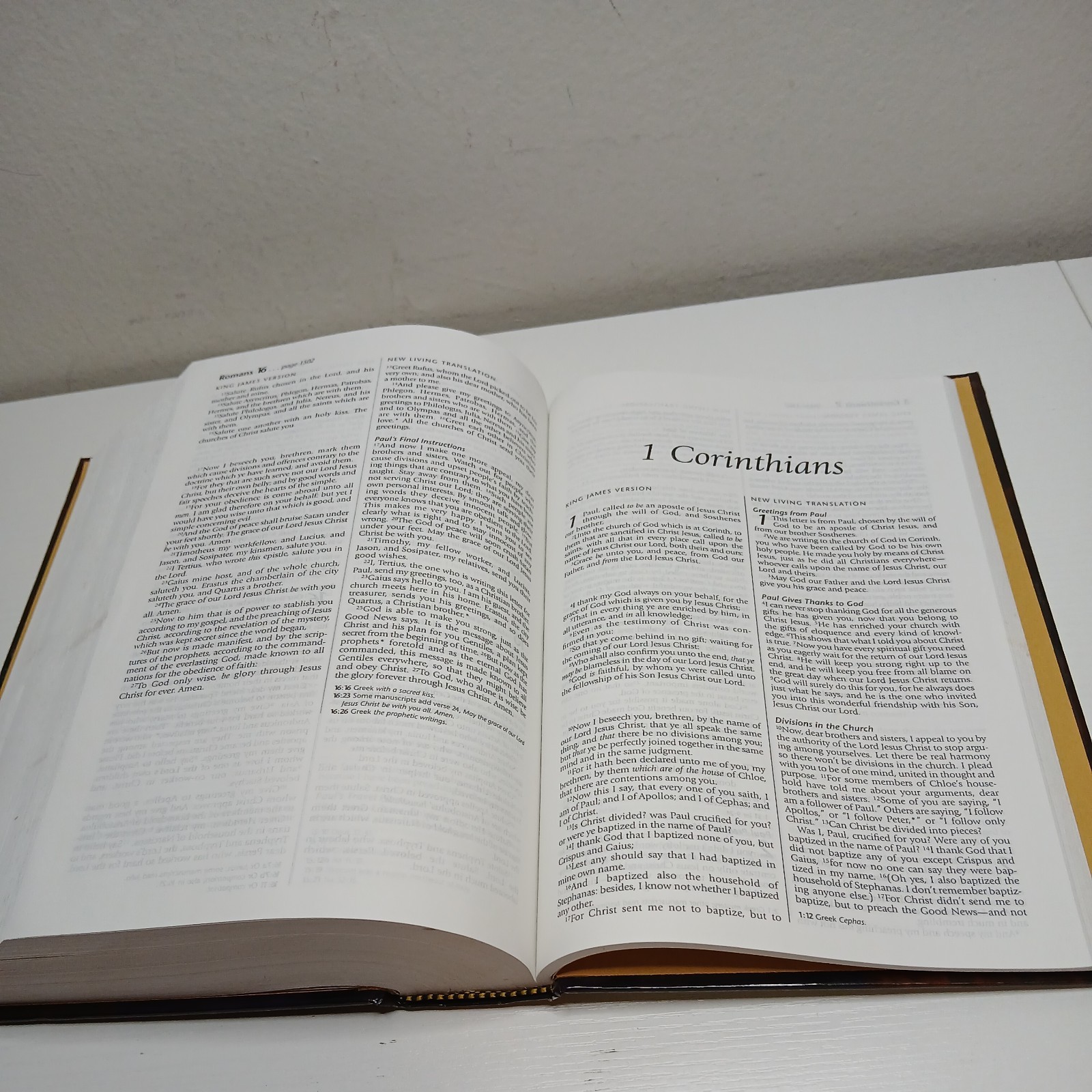 Holy Bible: People’s Parallel Edition King James Version/New Living Translation