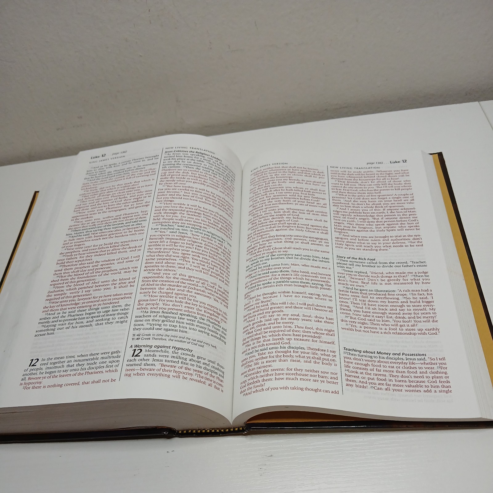 Holy Bible: People’s Parallel Edition King James Version/New Living Translation