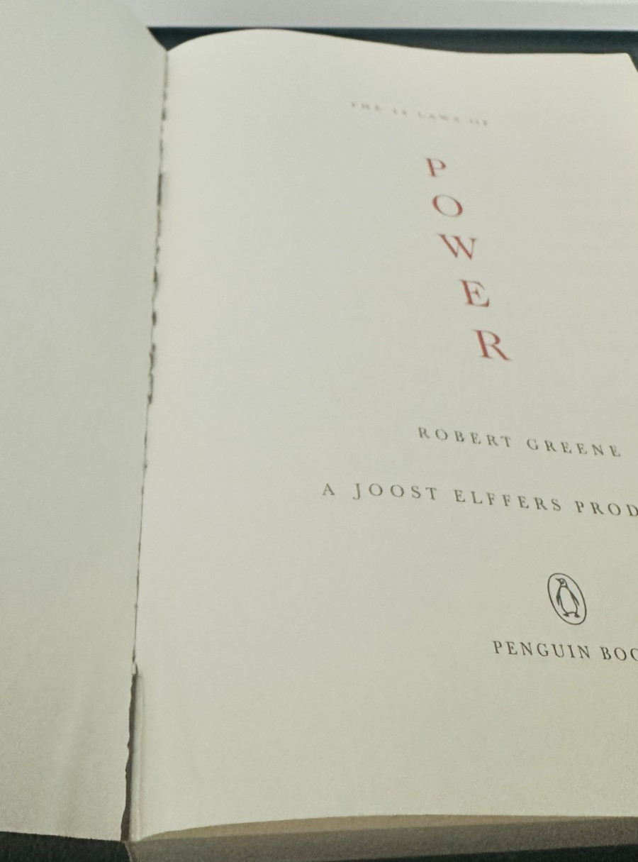 The 48 Laws of Power by Robert Greene Book Paperback 2000 Penguin