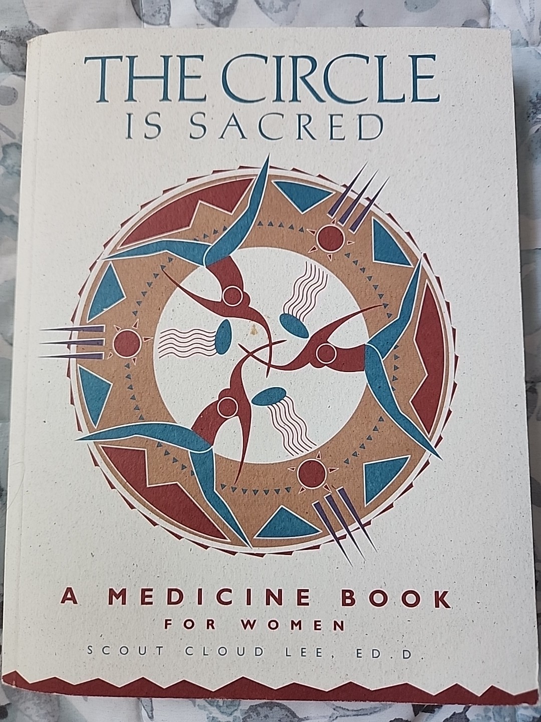 The Circle Is Sacred Medicine Book for Women Scout Cloud Lee 1994 Council Oak