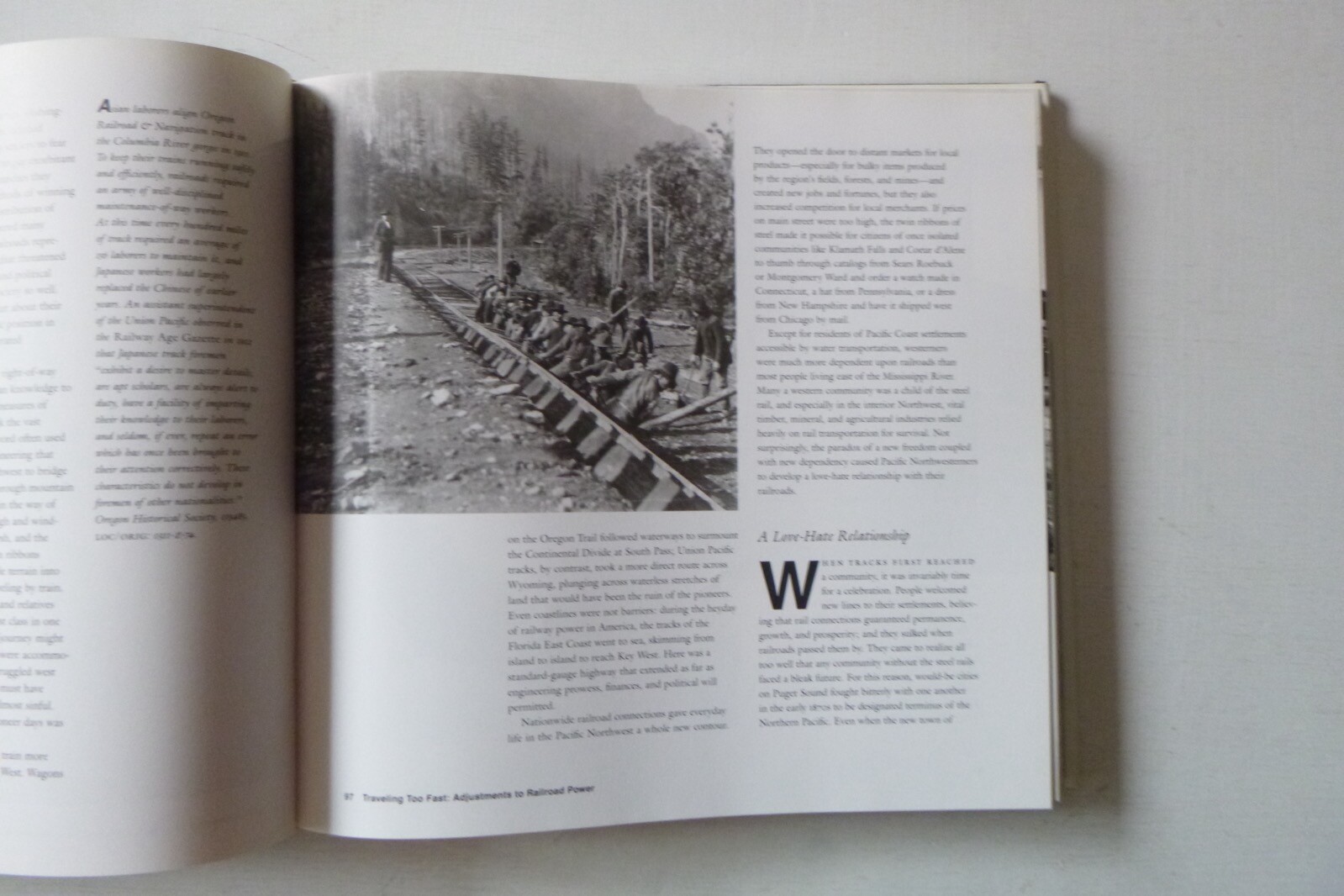 Railroad Signatures Across the Pacific Northwest, C. Schwantes (hardcover, 1993)