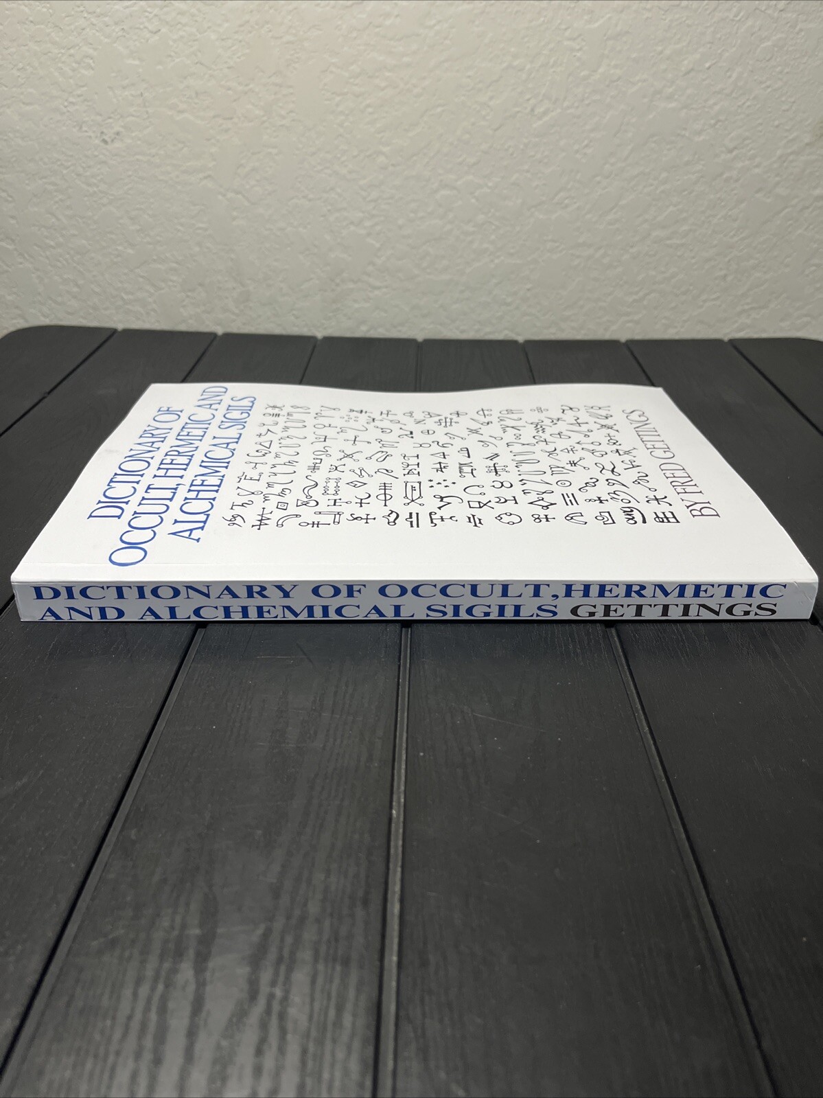 Dictionary of Occult, Hermetic and Alchemical Sigils by Fred Gettings