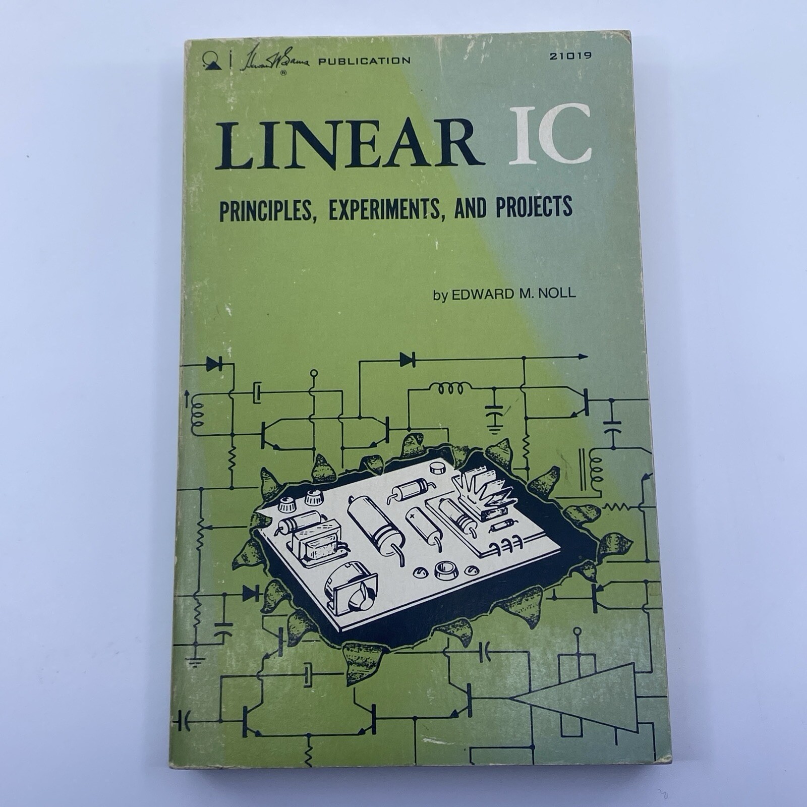 LINEAR IC: PRINCIPLES, EXPERIMENTS, & PROJECTS, Edward Noll 1971, 1st Ed. Sams