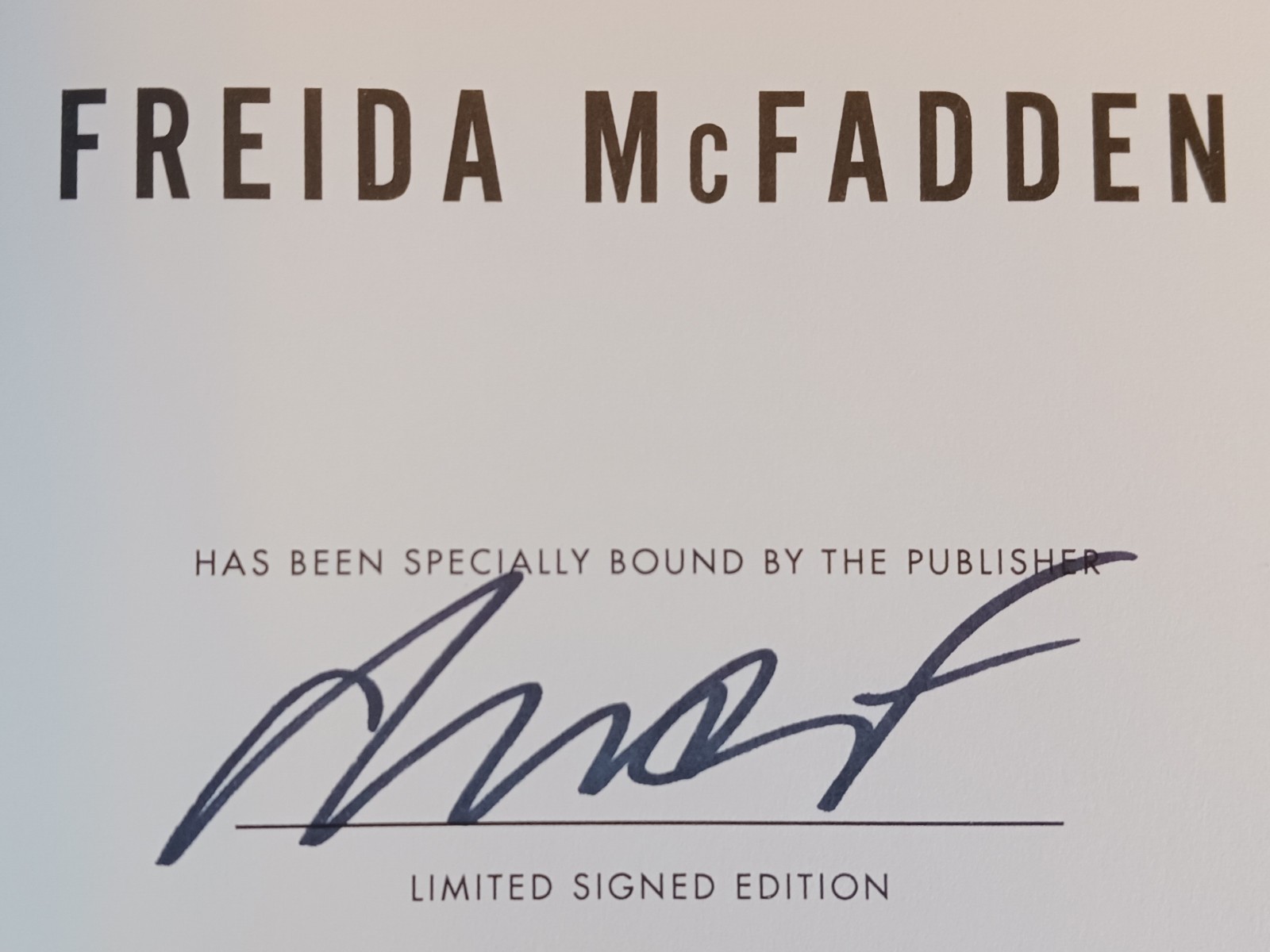 SIGNED Freida McFadden Autographed Book – The Divorce, Signed Edn 1st Print 2026