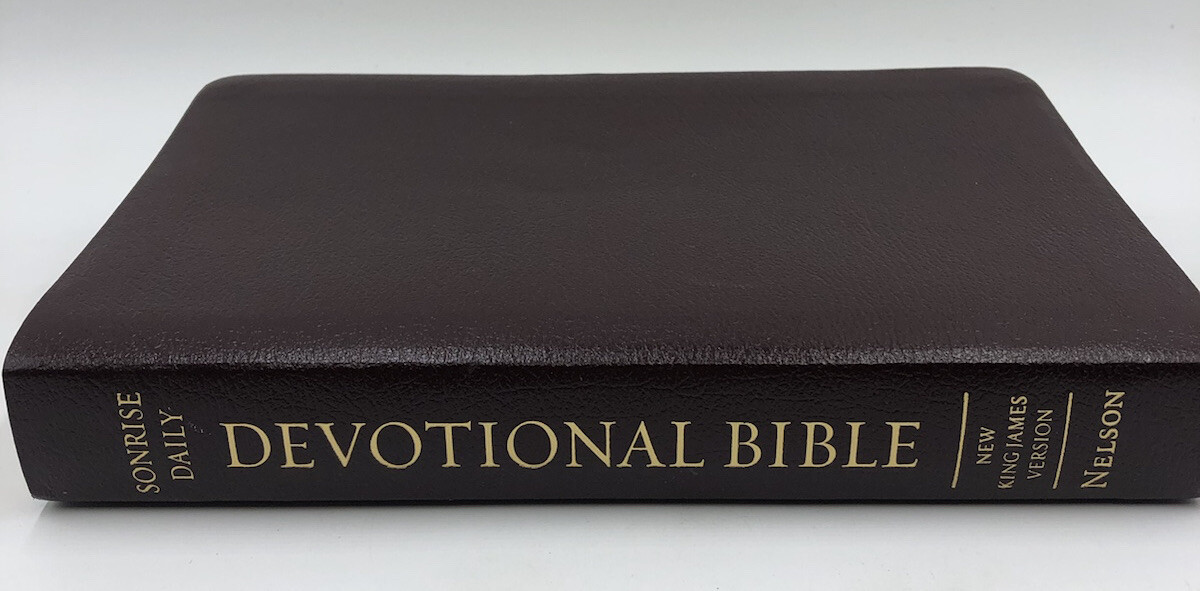 Sonrise Daily Devotional Bible~Thomas Nelson 2004 Bonded Leather ~ Burgundy