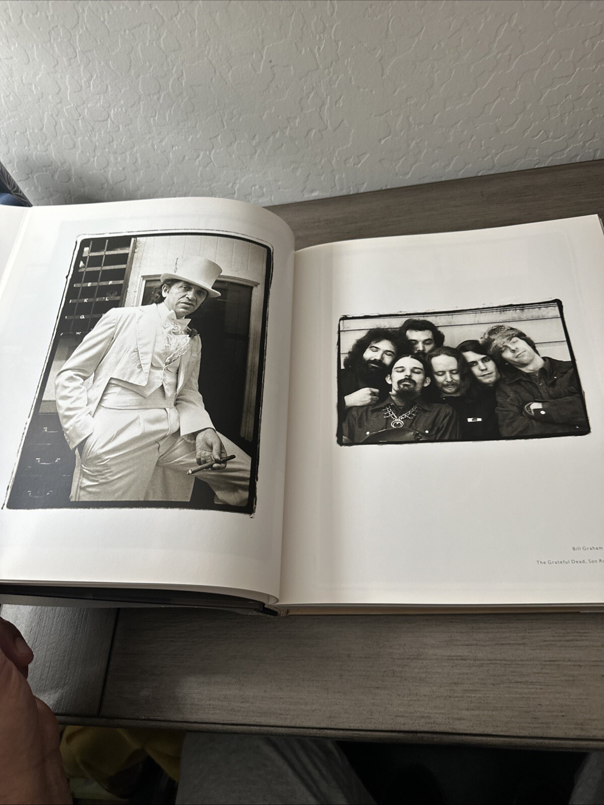 Photographs by Annie Leibovitz 1970-1990 Hardcover 1991 1st Edition Dust Jacket