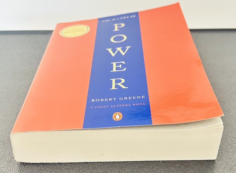 The 48 Laws of Power by Robert Greene Book Paperback 2000 Penguin