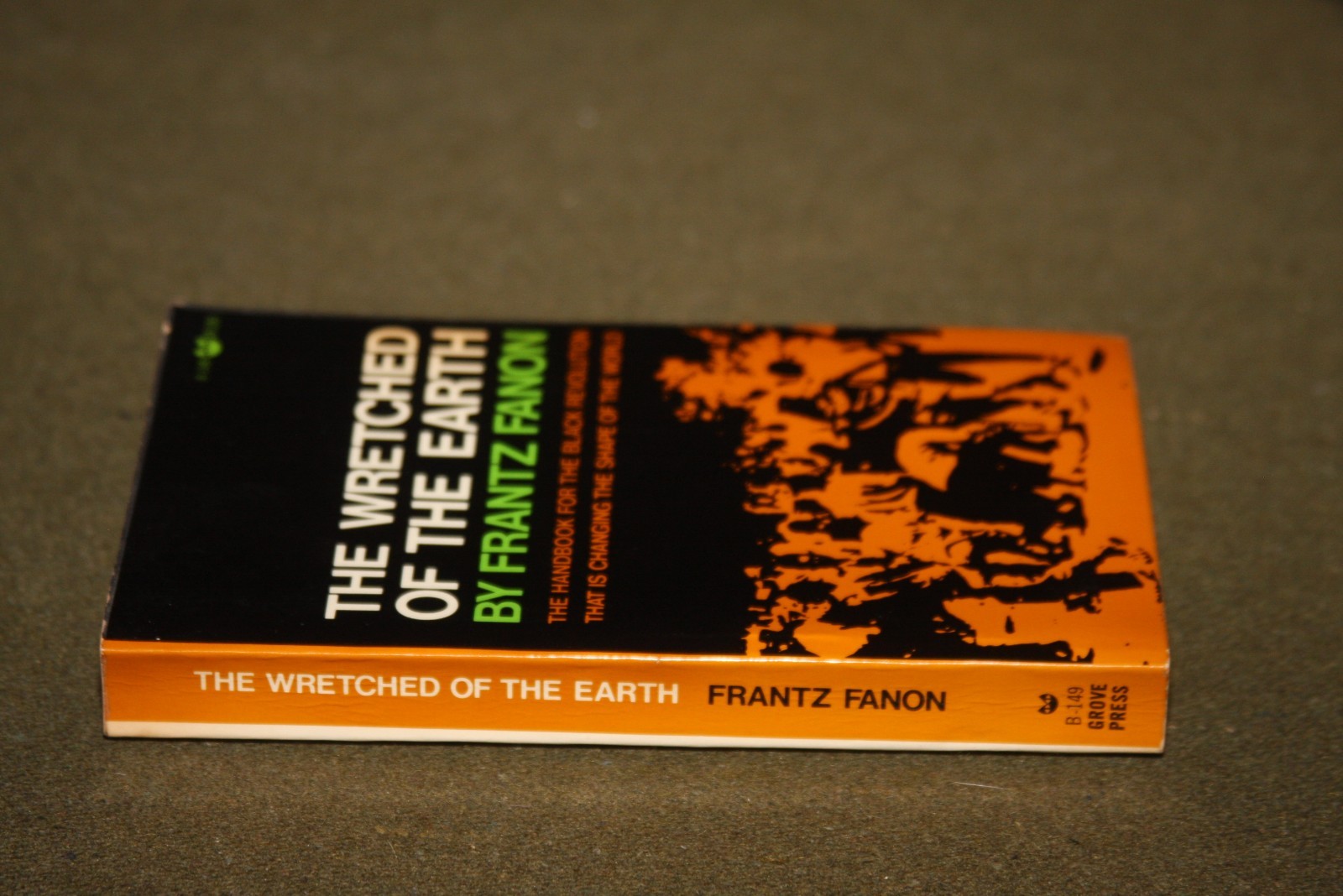 The Wretched of the Earth by Frantz Fanon 1968 PB 1st Print Black Cat Grove