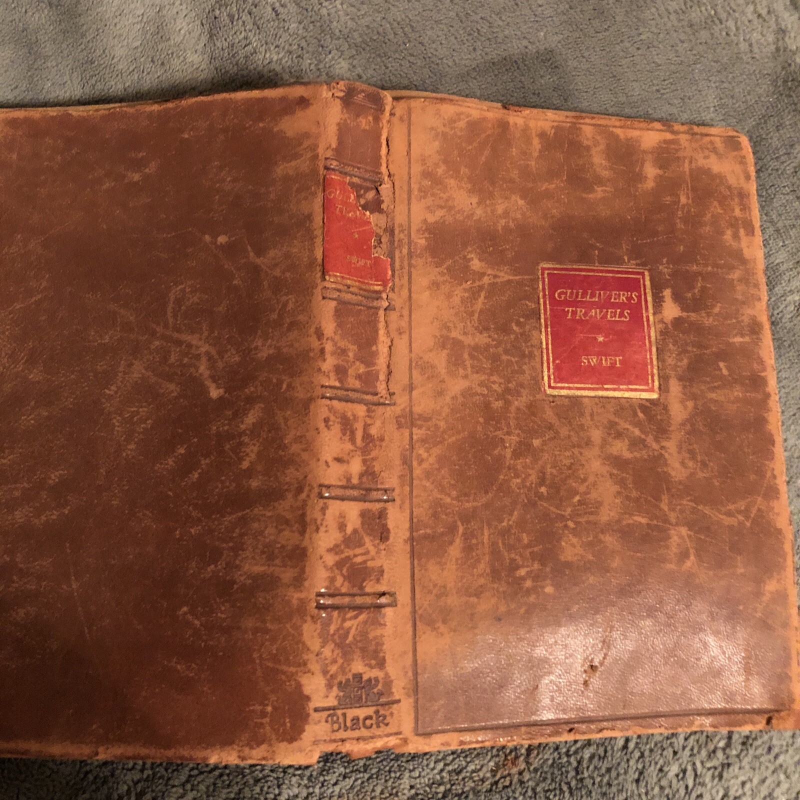 Gulliver’s Travels by D. Swift. Leather Hardback 1932. Binding Loose. 304 Pages