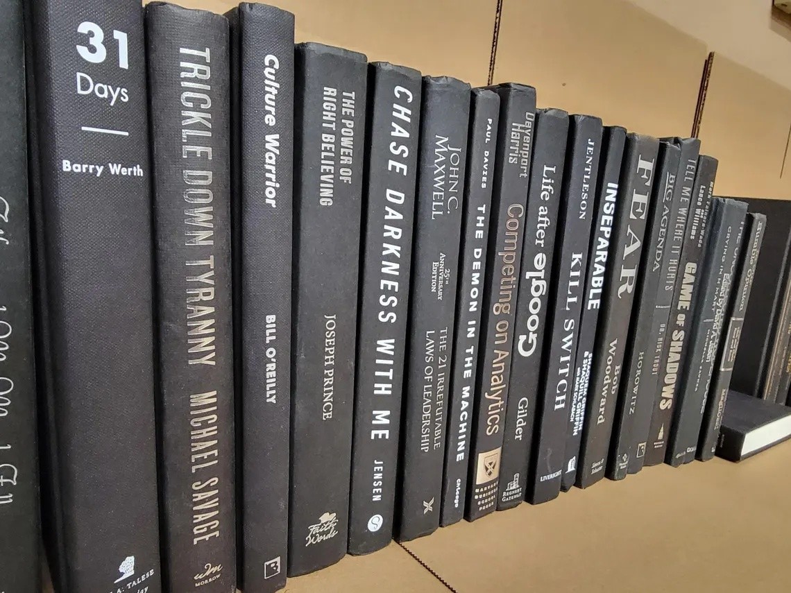 Books by the Foot by Color – Modern Decorative Hardcover Bundles for Shelf Style