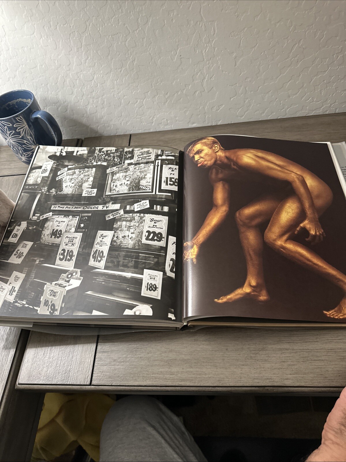 Photographs by Annie Leibovitz 1970-1990 Hardcover 1991 1st Edition Dust Jacket