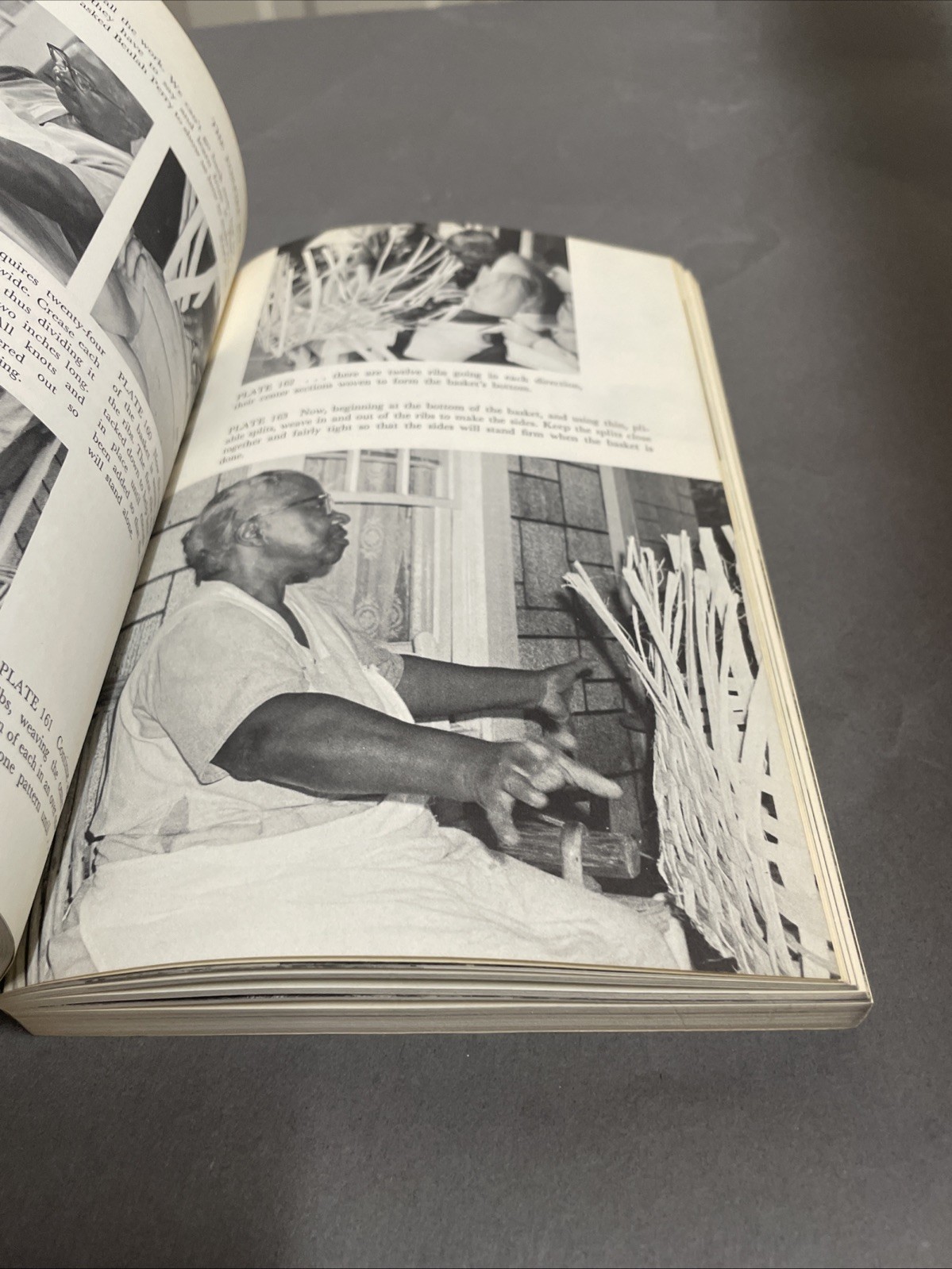 The Foxfire Book: Hog Dressing, Log Cabin Building, … Pb 1972