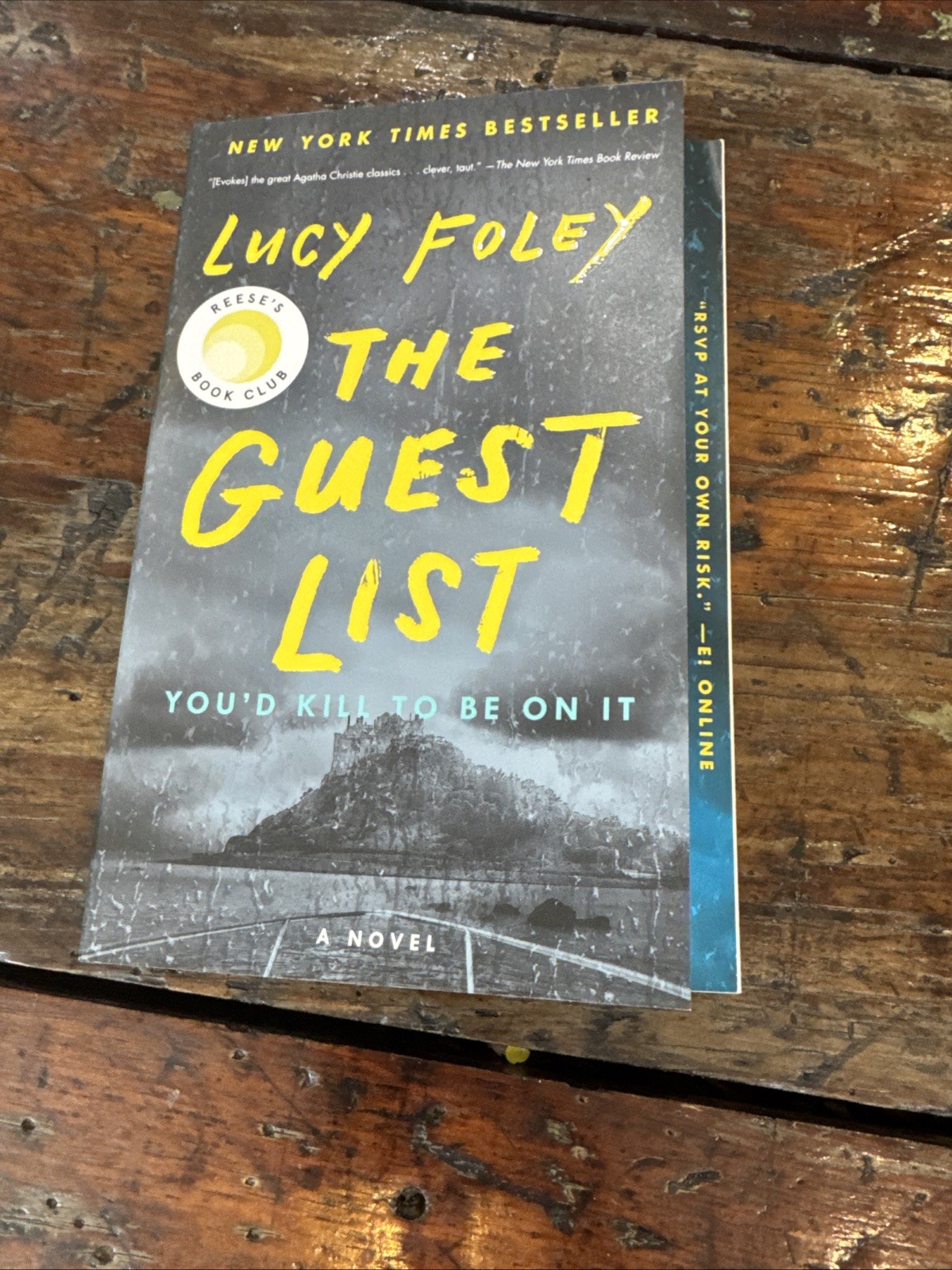 Guest List : A Novel by Lucy Foley (2021, Trade Paperback)