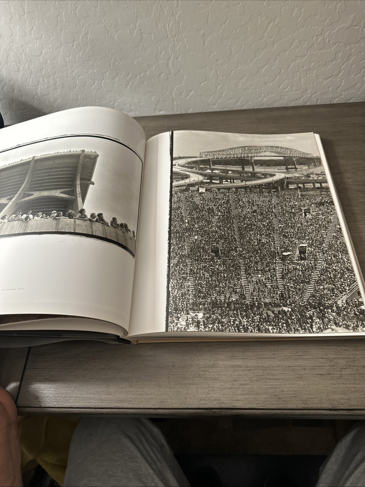 Photographs by Annie Leibovitz 1970-1990 Hardcover 1991 1st Edition Dust Jacket