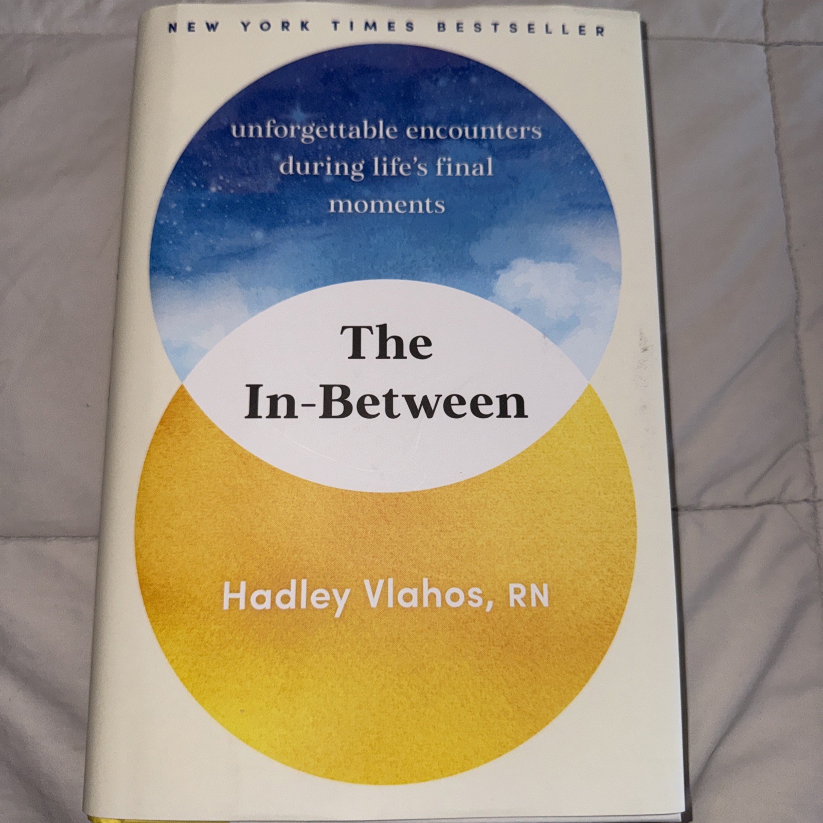 In-Between : Unforgettable Encounters During Life’s Final Moments by Hadley…