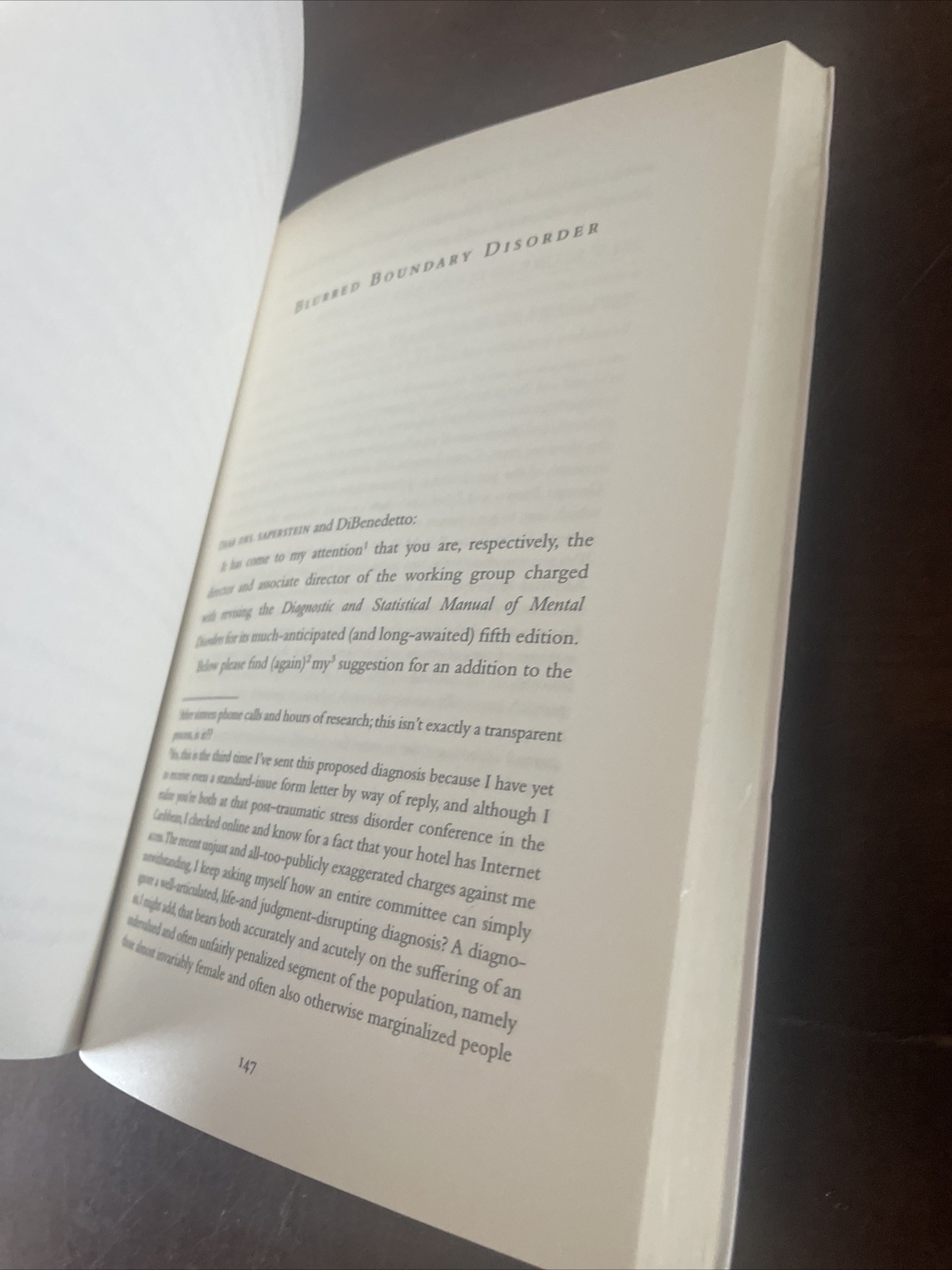 LOUISE ARONSON, A HISTORY OF THE PRESENT ILLNESS. 9781408832127