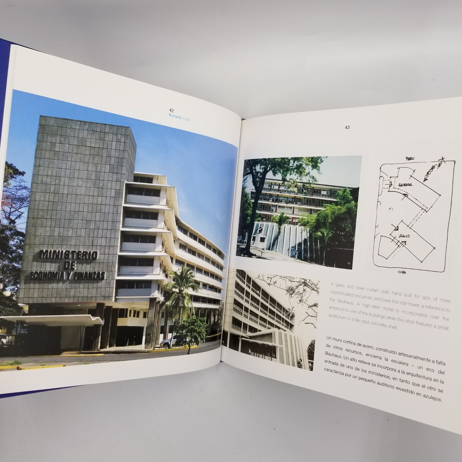 Richard Holzer Architect / Arquitecto 2010 1st Ed HCDJ Bilingual Intl Edition