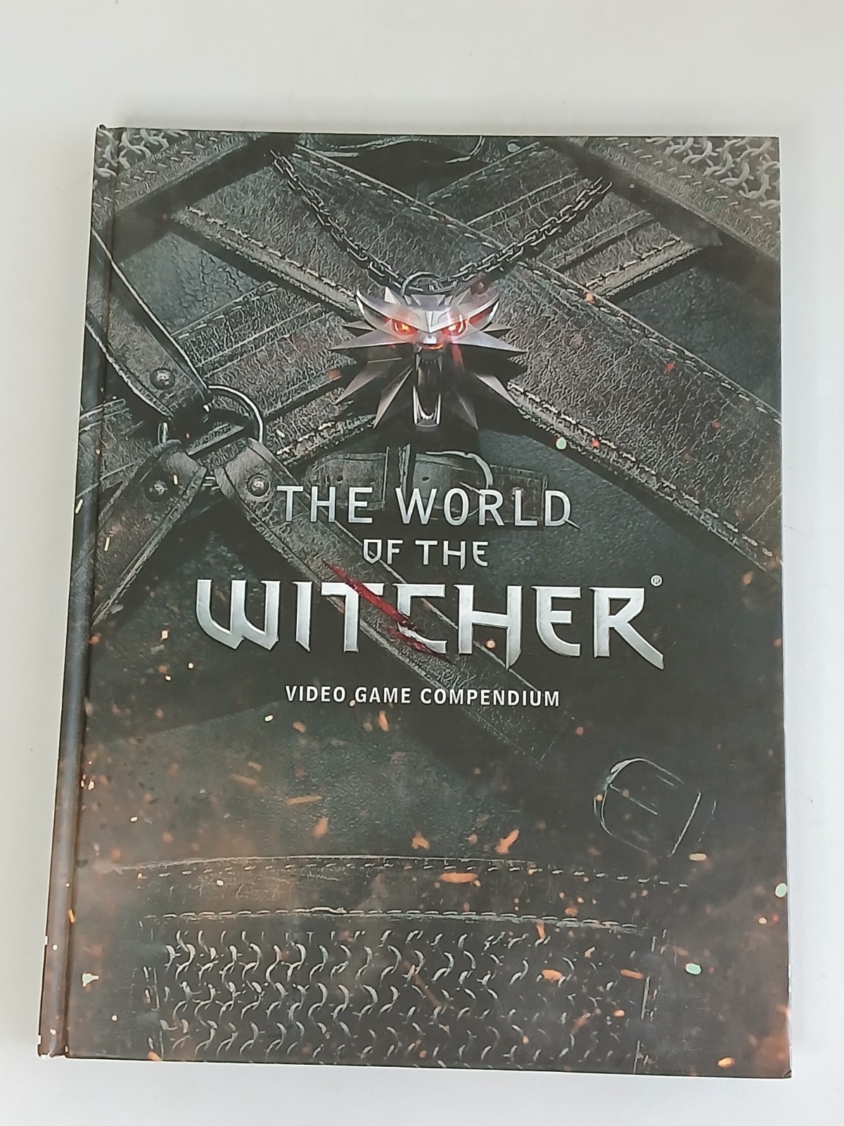 THE WORLD OF THE WITCHER Video Game Compendium Guide Dark Horse 2015 Preowned