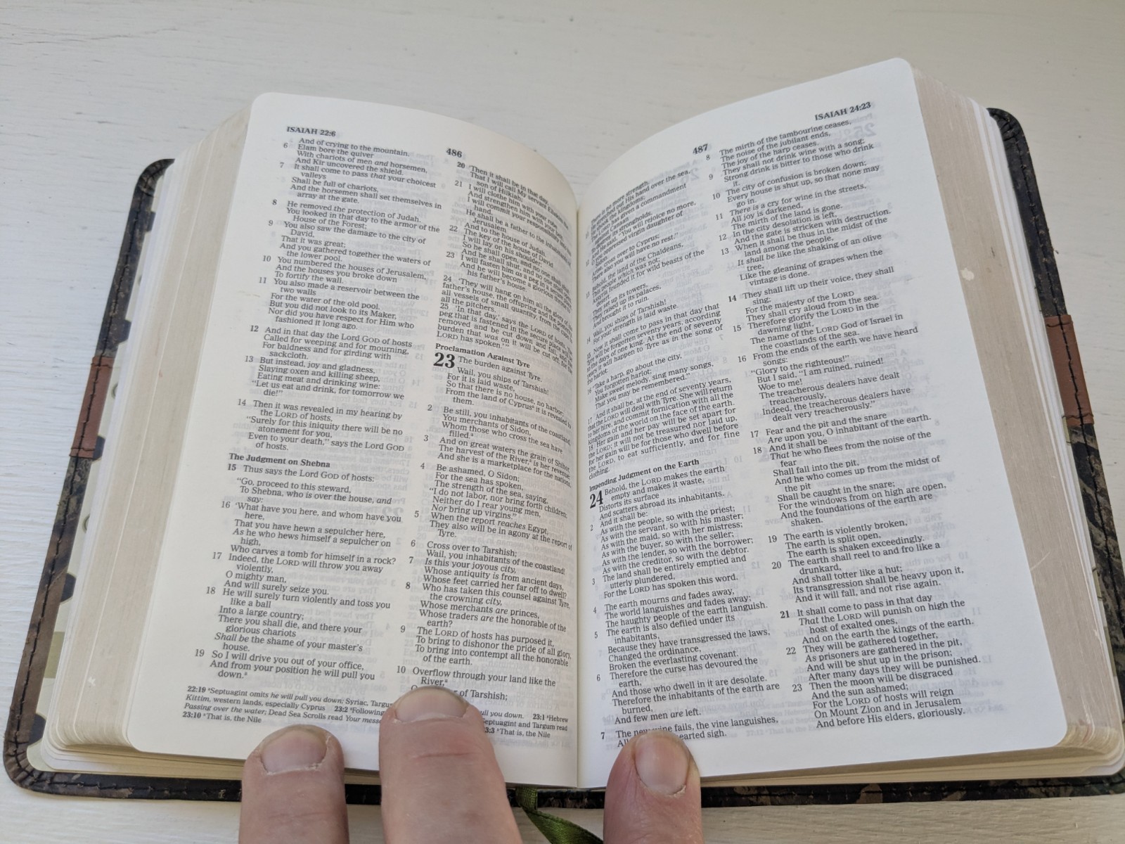 NKJV Compact Mossy Oak Camo Outdoors Bible LeatherSoft 1990