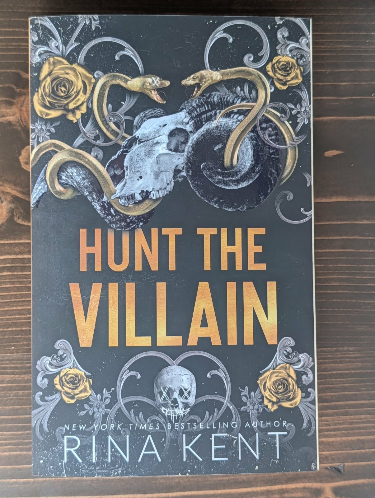 Hunt the Villain (Deluxe Edition) by Rina Kent Paperback
