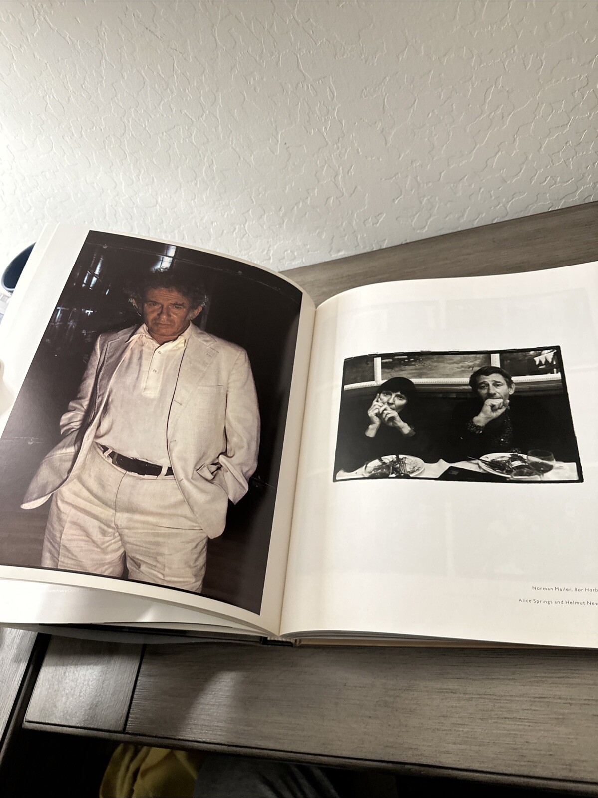 Photographs by Annie Leibovitz 1970-1990 Hardcover 1991 1st Edition Dust Jacket