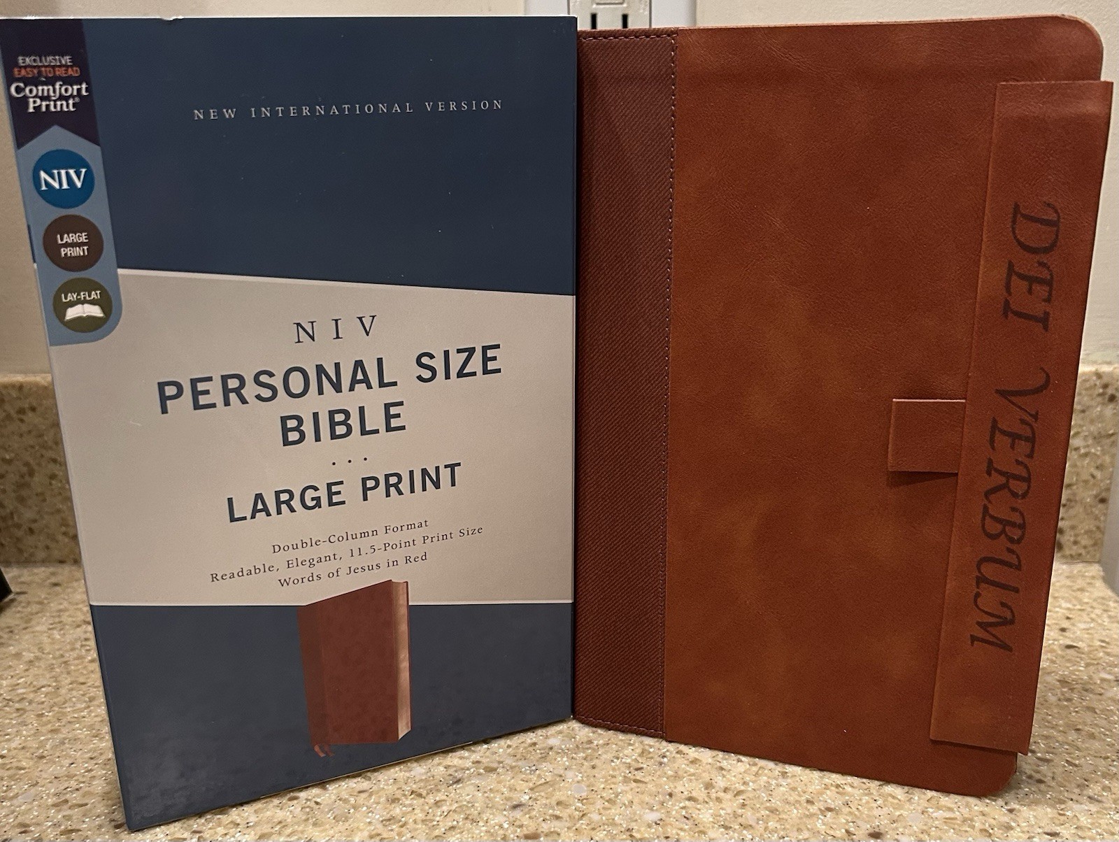 MAGNETIC CLOSE NIV LARGE PRINT(11.5pt) Personal Bible, Leathersoft, ENGRAVED